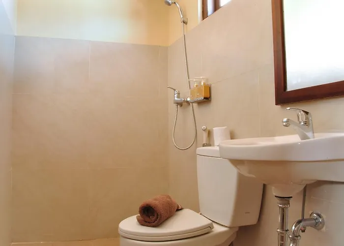 Bemo Corner Guest house 2*